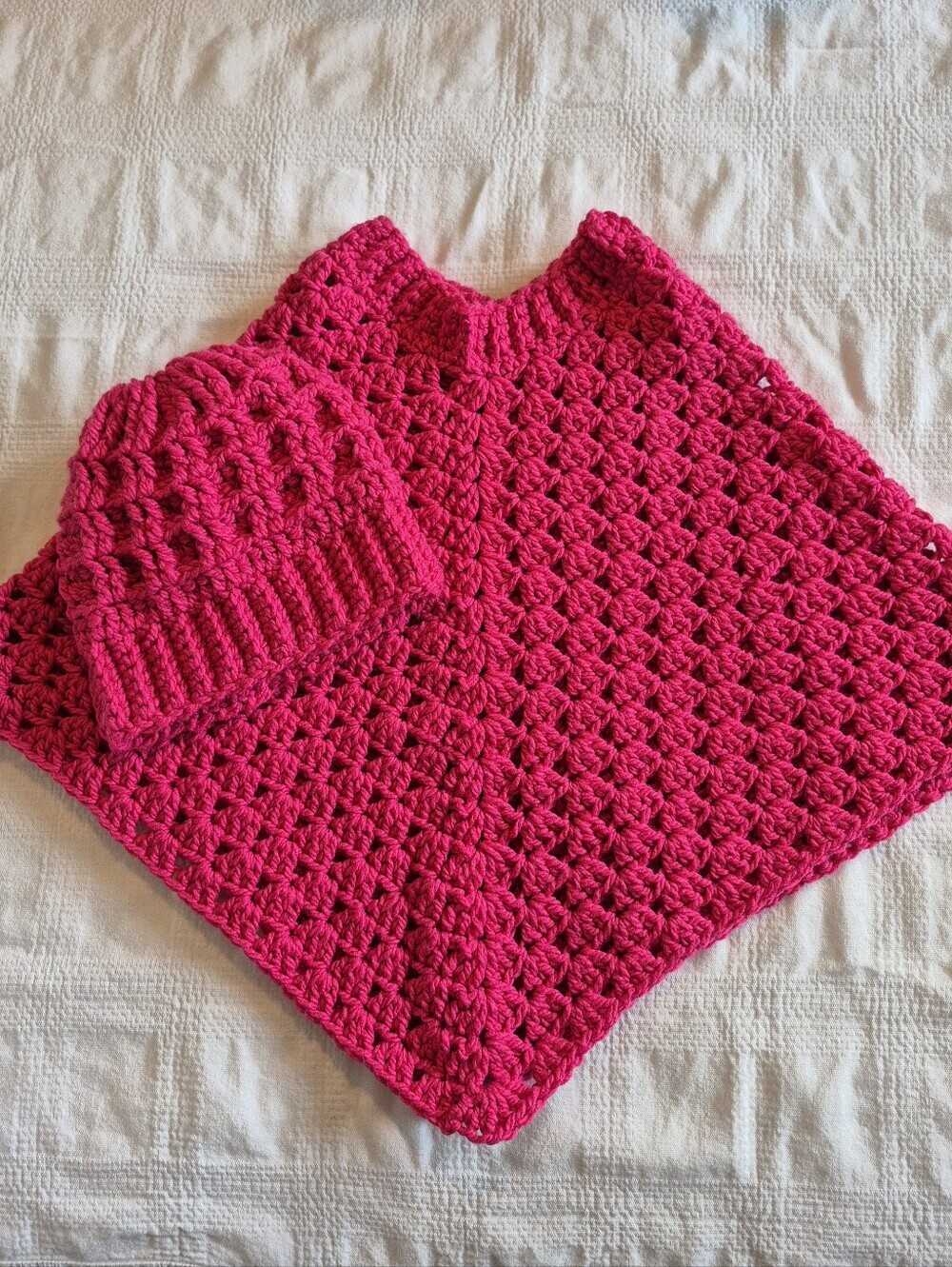 Handcrafted girls poncho & hat bright pink heavy weight chunky yarn fits 4-8